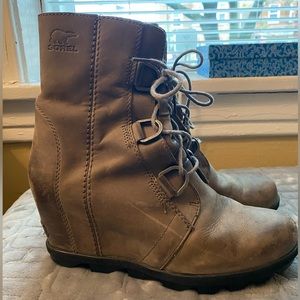 SOREL, Joan of Arctic, Mid Lace Up Wedge Boot, Size 9